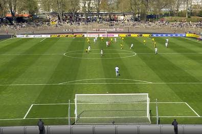 Über den halben Platz! Super-Solo von Wätjen 