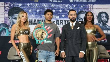 Harutyunyan (re.) will den Titel von Shakur Stevenson
