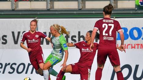 VfL Wolfsburg v SGS Essen - Women's DFB Cup Semi Final
