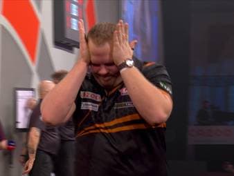 Michael van Gerwen zeigt sich weiterhin in weltmeisterlicher Form. Auch gegen Dirk van Duijvenbode spielt MvG einen Average über 100 und zieht durch einen 4:1-Sieg ins Viertelfinale ein.