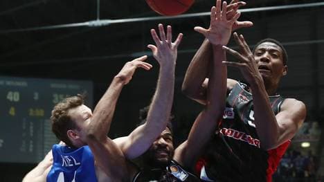 Justin Sears (rechts) verlässt Giessen in Richtung Ludwigsburg