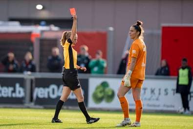 33 Sekunden! Blitz-Rot für Bayer-Torhüterin