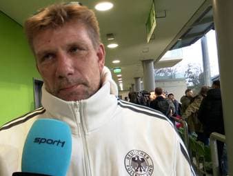 Fans der deutschen Nationalmannschaft sprechen über eine mögliche WM-Nominierung von Lennart Karl.