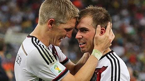 Philipp Lahm (r. , mit Bastian Schweinsteiger) absolvierte 113 Länderspiele für die Nationalmannschaft. ZUM DURCHKLOCKEN: Die Bilder seiner Karriere