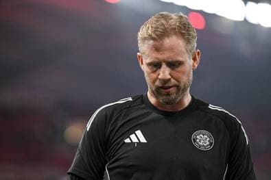 Bis zu zwölf Monate Pause: Schmeichel am Boden