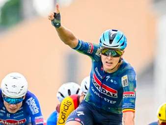 Die 12. Etappe der Tour de France stand noch einmal ganz im Zeichen der Sprinter. Den von einem heftigen Sturz überschatteten Zielsprint gewann einmal mehr der Belgier Tim Merlier. 