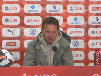 Nico Schlotterbeck erwischte beim 4:3-Sieg im Testspiel gegen die Schweiz einen gebrauchten Tag. Der Innenverteidiger war durch seine Fehler mitverantwortlich bei zwei Gegentreffern. So ordnet Bundestrainer Julian Nagelsmann die Leistung des BVB-Akteurs ein.