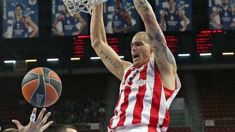 Maik Zirbes führt Roter Stern Belgrad zum Sieg