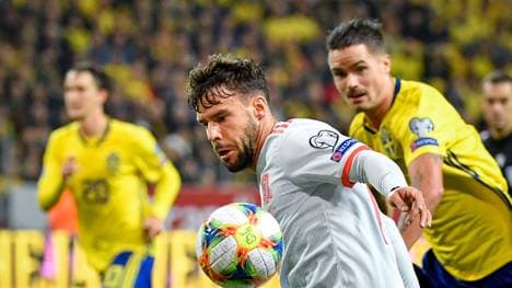 Spain's defender Juan Bernat (C) controls the ball during the UEFA Euro 2020 Group F qualification football match Sweden v Spain in Solna, Sweden on October 15, 2019. (Photo by Anders WIKLUND / various sources / AFP) / Sweden OUT (Photo by ANDERS WIKLUND/TT News Agency/AFP via Getty Images)