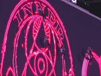 Der Hauptkampf der AEW-Show Double or Nothing findet in einem leeren NFL-Stadion statt. Chris Jericho und sein Inner Circle gönnen sich dabei einen großen Auftritt.