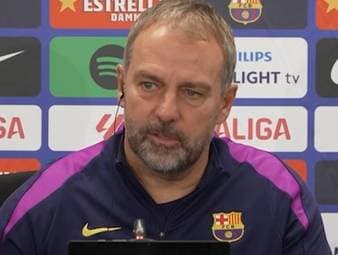 Nach der Rückkehr von Marc-André ter Stegen wird Hansi Flick zur Rangordnung im Tor des FC Barcelona befragt. Auch zu seinem persönlichen Verhältnis zum deutschen Torwart soll er Rede und Antwort stehen.