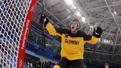 Leonhard Pföderl gewann mit dem DEB-Team 2018 die Silbermedaille bei Olympia