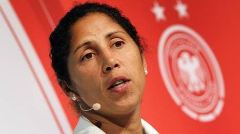 FBL-GER-DFB-STEFFI-JONES