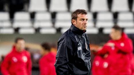 Markus Weinzierl muss gegen AZ Alkmaar auf zwei Innenverteidiger verzichten