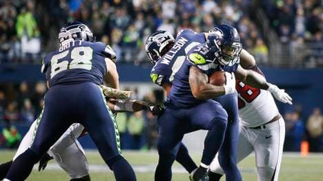 Running Back Mike Davis (r.) war einer von zwei Spielern der Seattle Seahawks, die verletzungsbedingt raus mussten