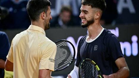 Außenseiter Prizmic (r.) schlägt Idol Djokovic