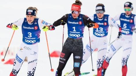 Im Pulk: Nathalie Armbruster (Nummer 1)