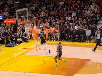 Giannis Antetokounmpo muss bei der 106:118-Niederlage der Milwaukee Bucks gegen die Cleveland Cavaliers schon vor der Partie das Feld verlassen. Craig Porter Jr. sorgt derweil für ein Monster-Highlight. 