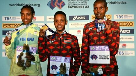 Weltrekord: Agnes Ngetich (r.) 