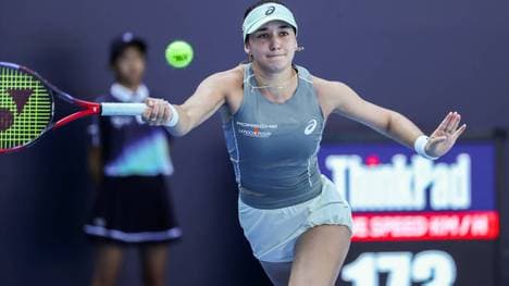 Eva Lys bezwang Elena Rybakina in drei Sätzen