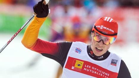 Eric Frenzel jubelt in Chaux-Neuve