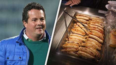 Manager Christian Haas (l.) tobte, weil die Spieler die Bratwürste verschmähten