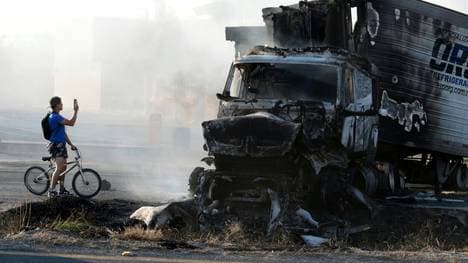 Ein ausgebrannter LKW in Acatlán de Juárez, Jalisco