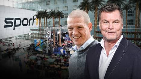 Moderator Thomas Helmer begrüßt Christian Ziege im Doppelpass