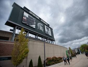 Eklat in den USA: Überlebensgroßer Hitler auf Videoboard!