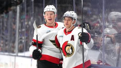 Tim Stützle (r.) gelang ein wichtiger Doppelpack