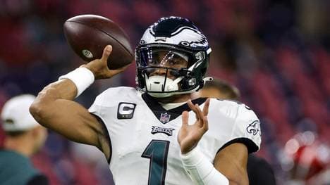 Eagles-Quarterback Hurts gelangen zwei Touchdown-Pässe