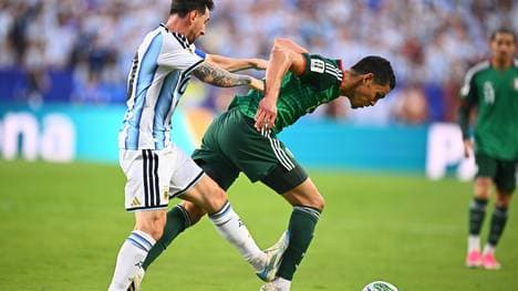 Der Moment: Messi foult Mandi