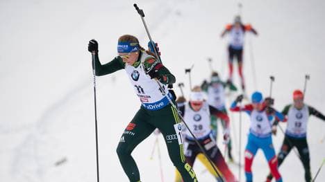 Für die deutschen Biathletinnen (l.: Vanessa Hinz) ist Hochfilzen ein gutes Pflaster