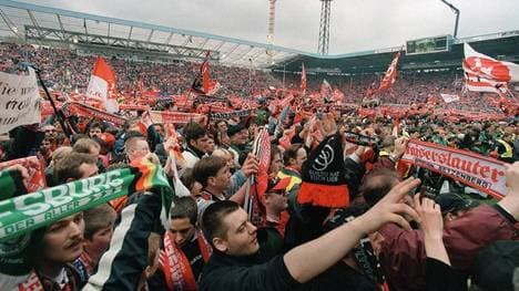 Bei den Fans des 1. FC Kaiserslautern brachen beim Meistertitel 1998 alle Dämme