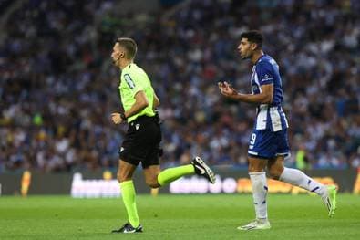 VAR-Check per Handy und irre Nachspielzeit