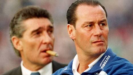 Huub Stevens (vorne) und Rudi Assauer im Jahr 2002