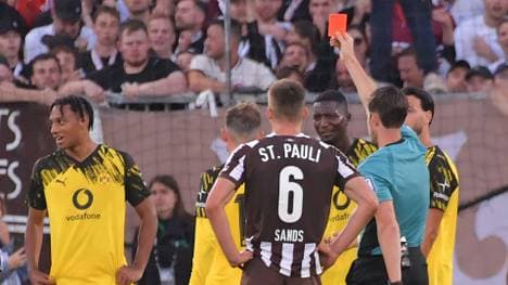 Dortmunds Filippo Mane sah bei seinem Bundesliga-Debüt die Rote Karte