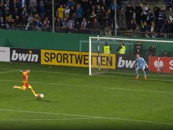 Im DFB-Pokal liegen Himmel und Hölle oft nur elf Meter auseinander. Wenn die Beine zittern und die Nerven brennen, werden Legenden geboren. Diese Elfmeterschießen und Pokal-Momente sind besonders in Erinnerung geblieben.
