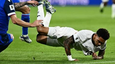 Bauchlandung: Nnamdi Collins 