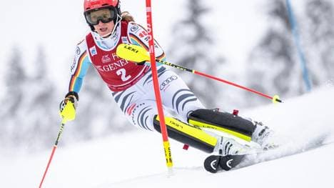 Lena Dürr zur Halbzeit auf Podestkurs