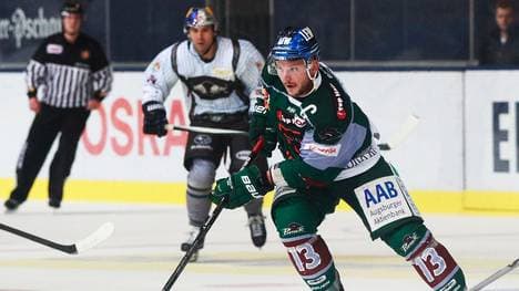 EHC Red Bull Muenchen v Augsburger Panther - DEL