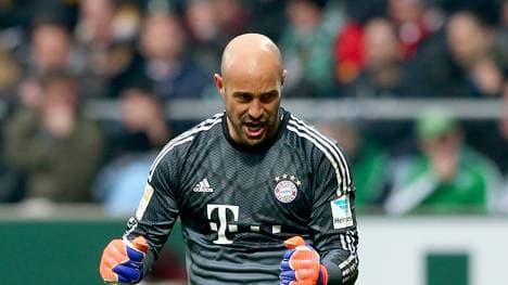 Pepe Reina steht im Tor der Bayern