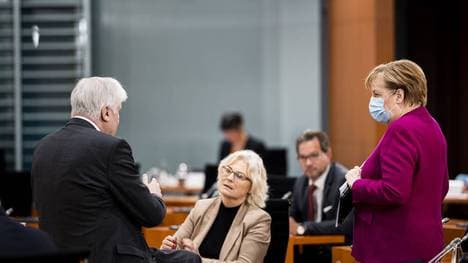 Angela Merkel hatte zuletzt die Rückkehr der Geisterspiele ins Gespräch gebracht