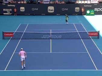 Jannik Sinner gewinnt im Viertelfinale der Miami Open gegen Frances Tiafoe ohne größere Probleme. Im Halbfinale trifft er nun auf Alexander Zverev. 