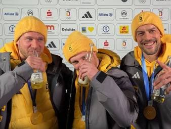 Das Bobteam Johannes Lochner gewinnt bei den Olympischen Winterspielen in Cortina die Goldmedaille und krönt damit seine erfolgreiche Karriere. 