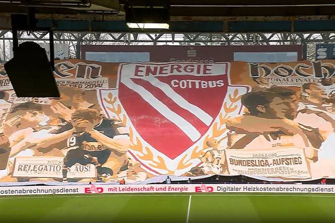 Zum Geburtstag: Fans überraschen mit riesiger Choreo