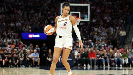 Satou Sabally im Phoenix-Trikot