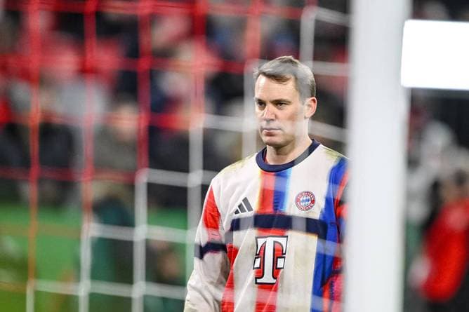 Neuer lässt sich nicht in Karten schauen