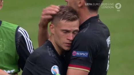 Joshua Kimmich musste von Mats Hummels getröstet werden