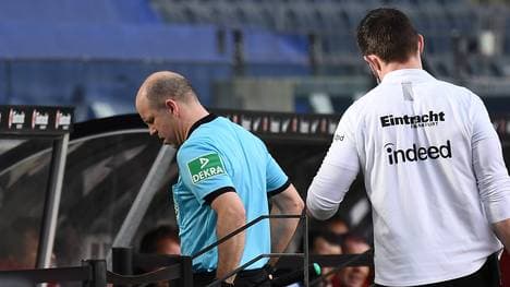 Mike Pickel konnte die Partie nicht als Linienrichter fortsetzen